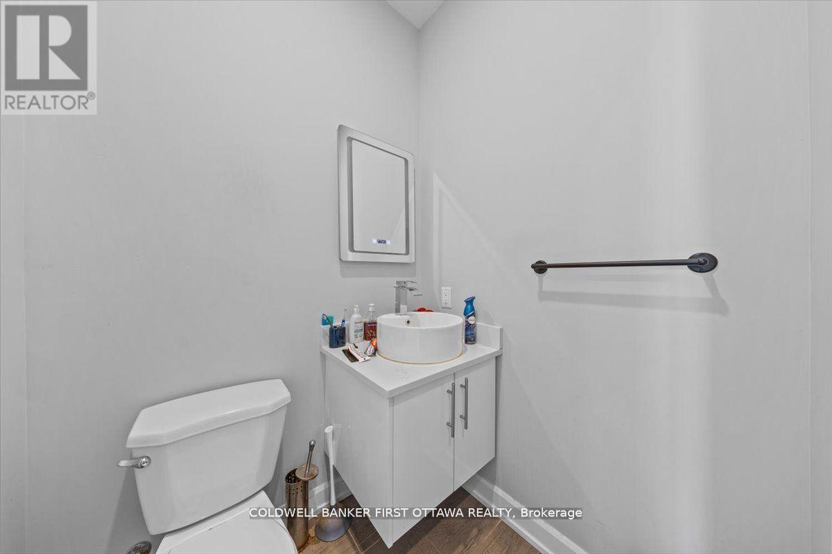560 Queen Mary Street Property Photo 22