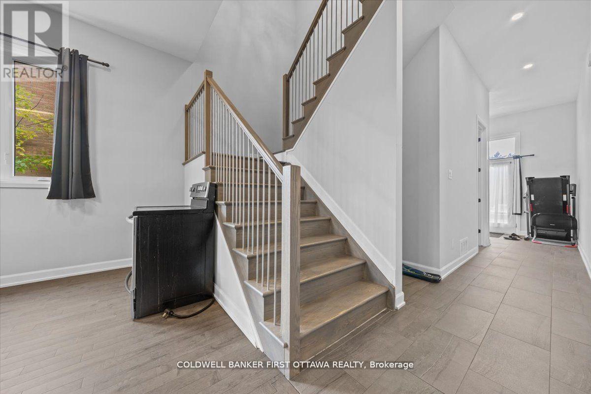 560 Queen Mary Street Property Photo 24