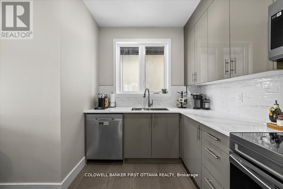 A & B - 25 Pennard Way Property Photo 12