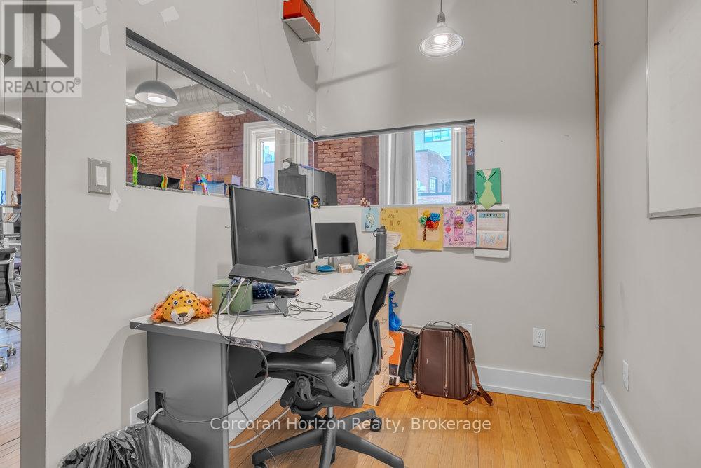 300 - 41 King William Street Property Photo 25