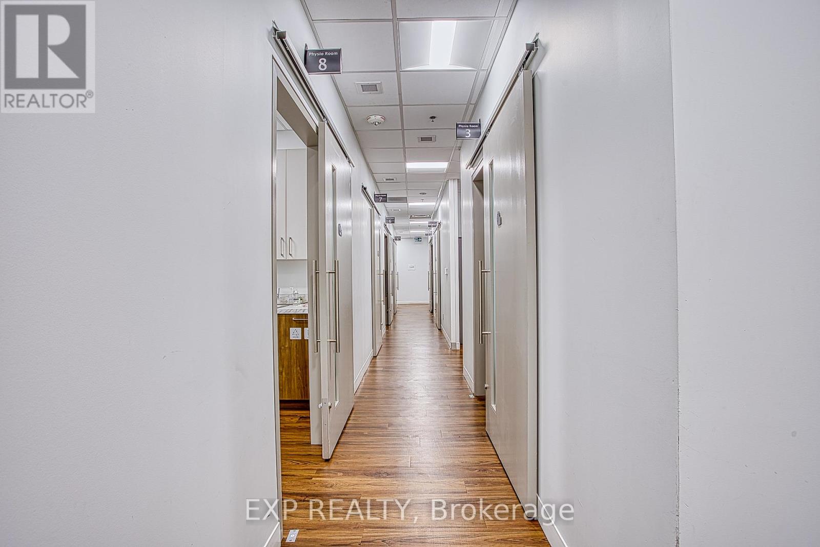 1 Ll - 150 Main Street W Property Photo 38