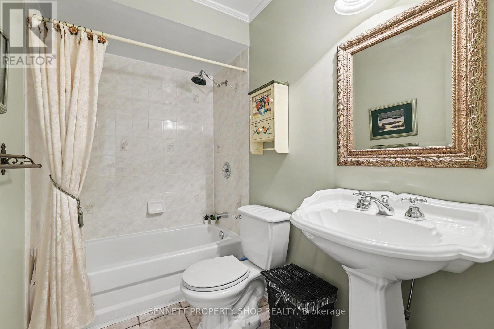 4 Burnstead Crescent Property Photo 10