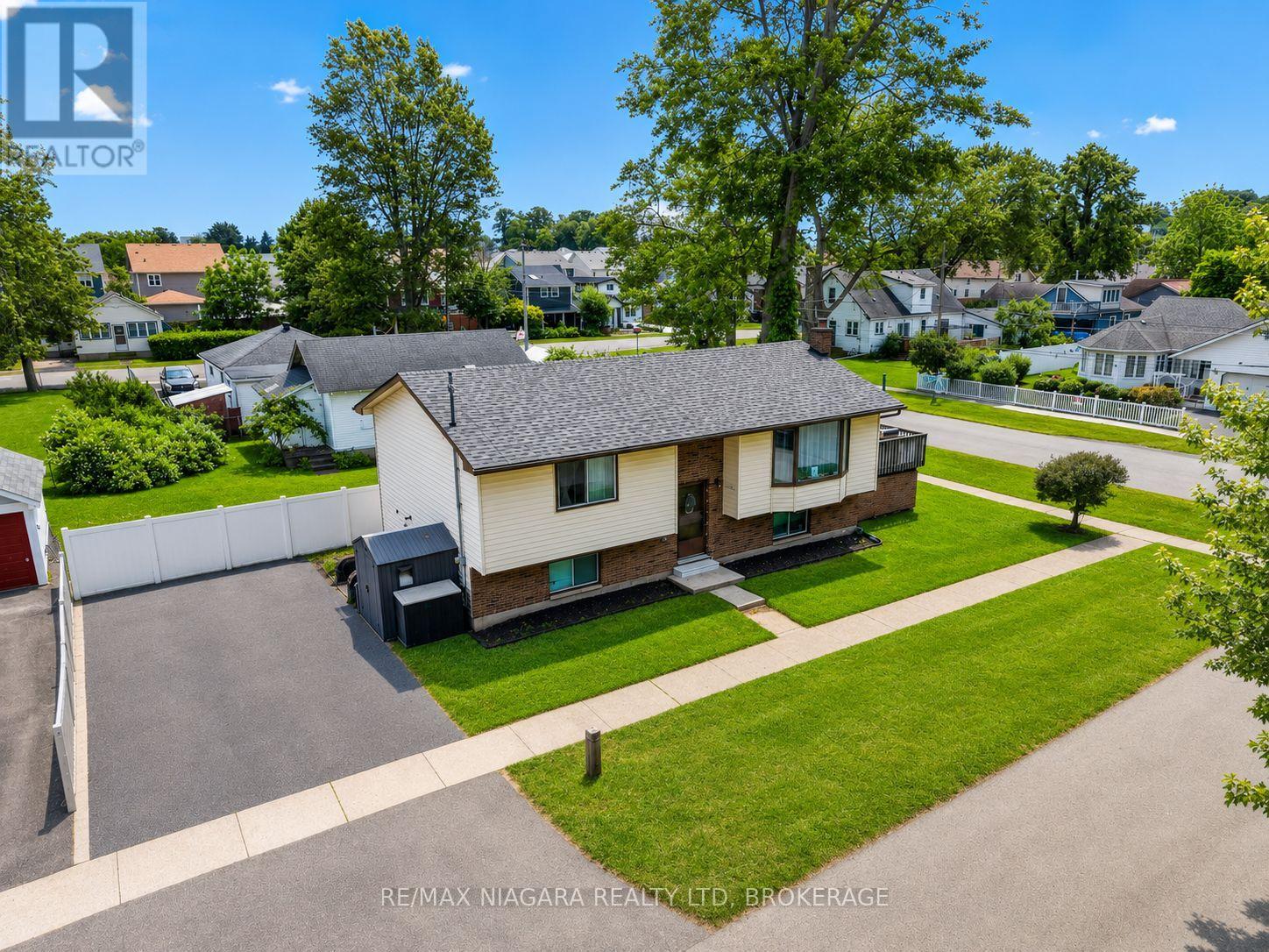 384 Dovercourt Road Property Photo 1