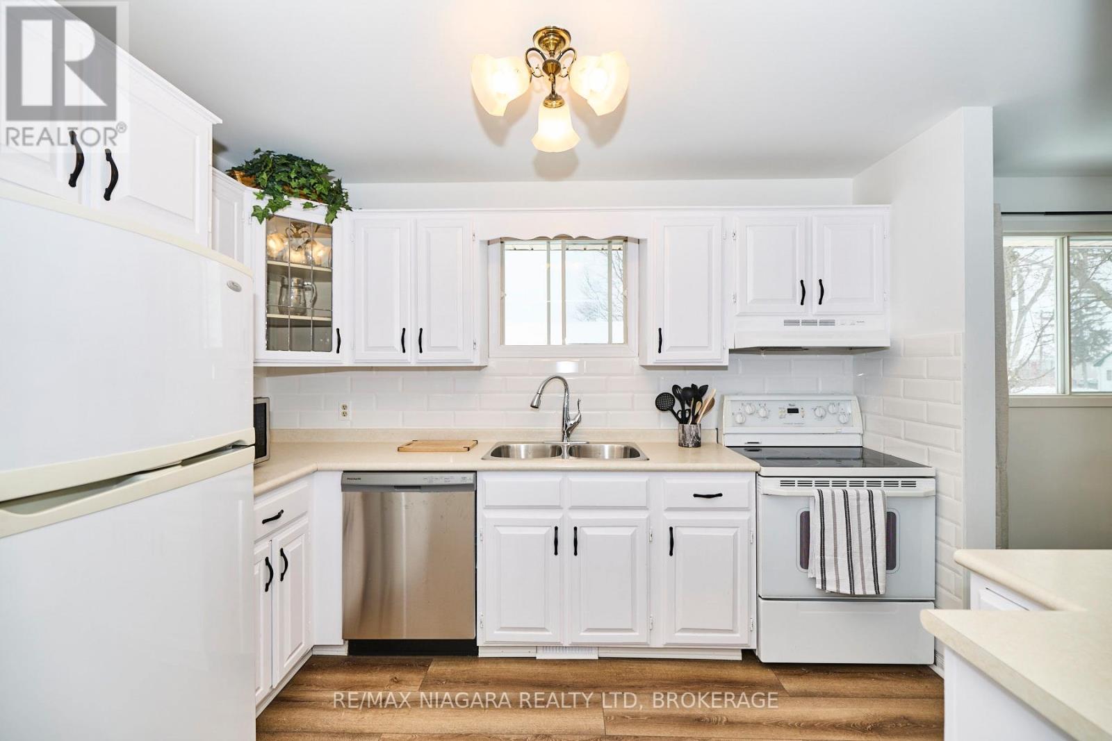384 Dovercourt Road Property Photo 10