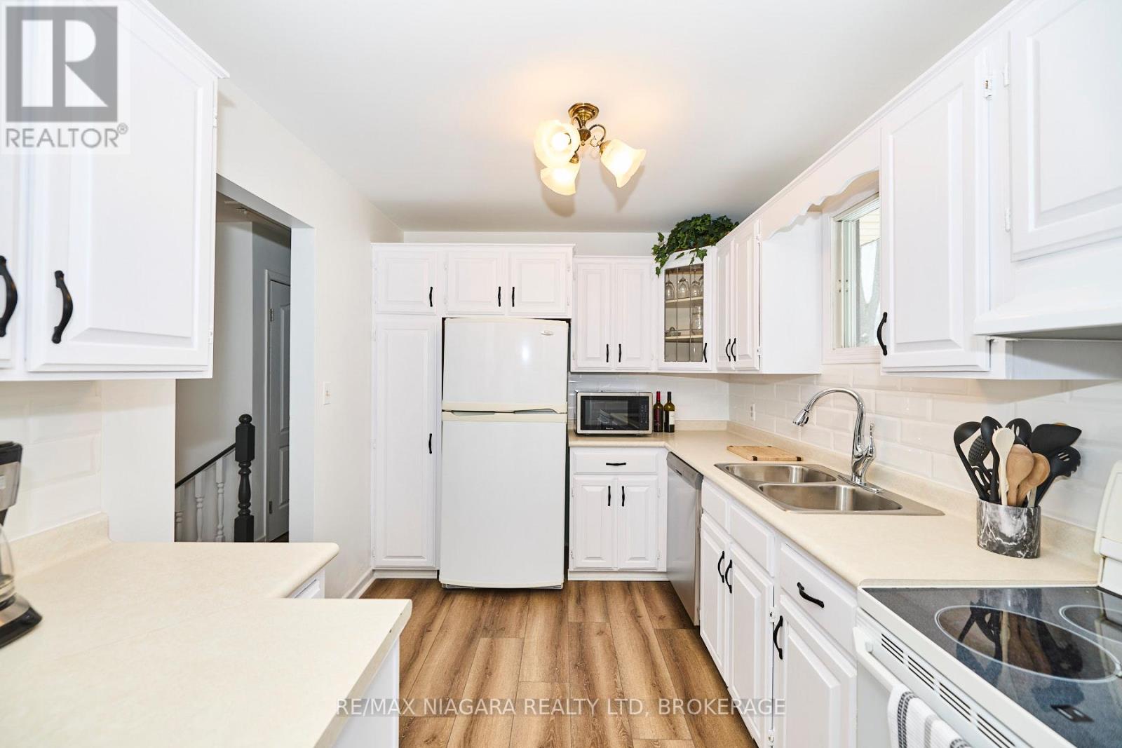 384 Dovercourt Road Property Photo 11