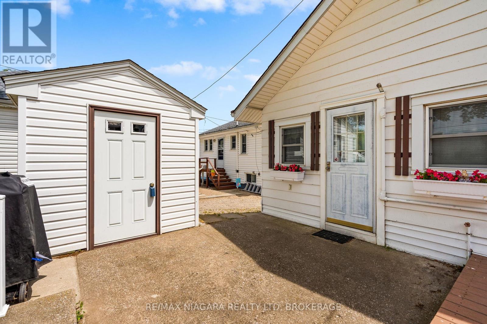 12893 Old Lakeshore Road Property Photo 9