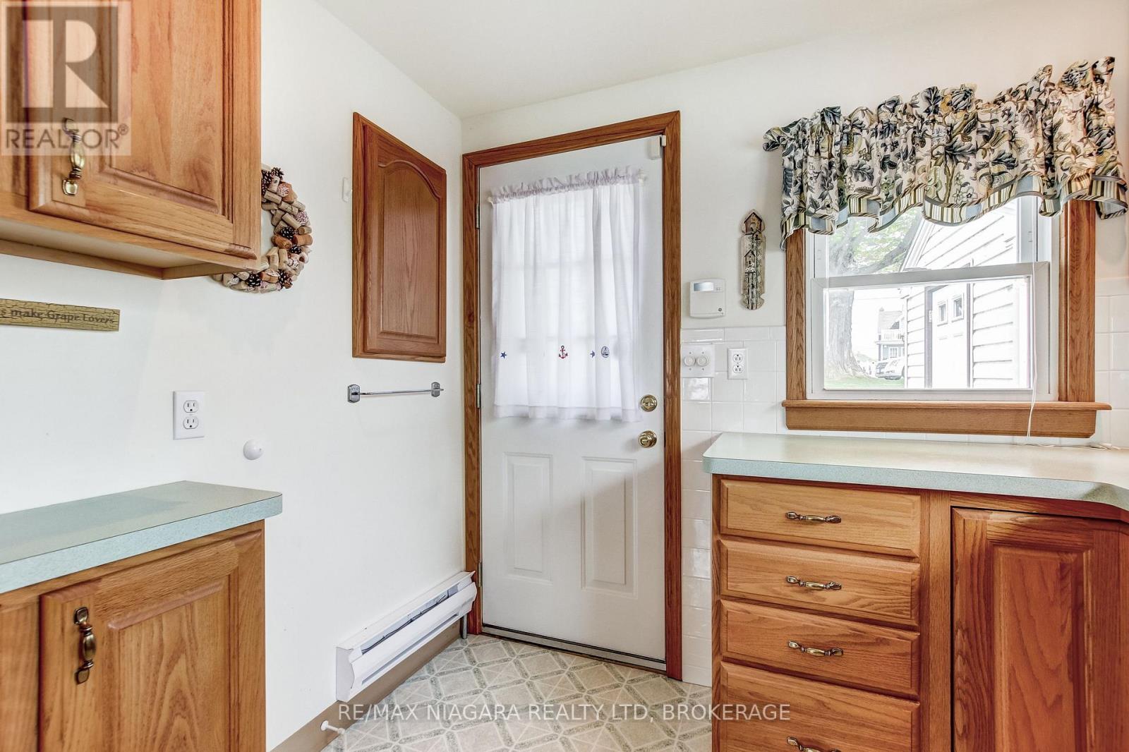 12893 Old Lakeshore Road Property Photo 10