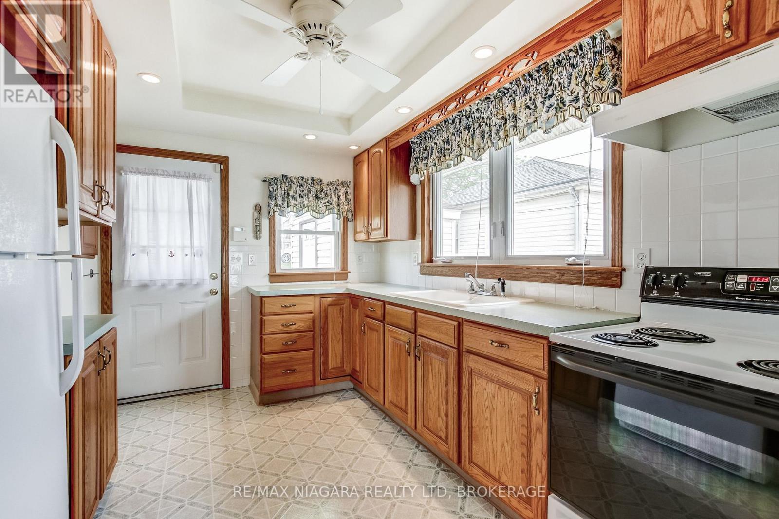 12893 Old Lakeshore Road Property Photo 13