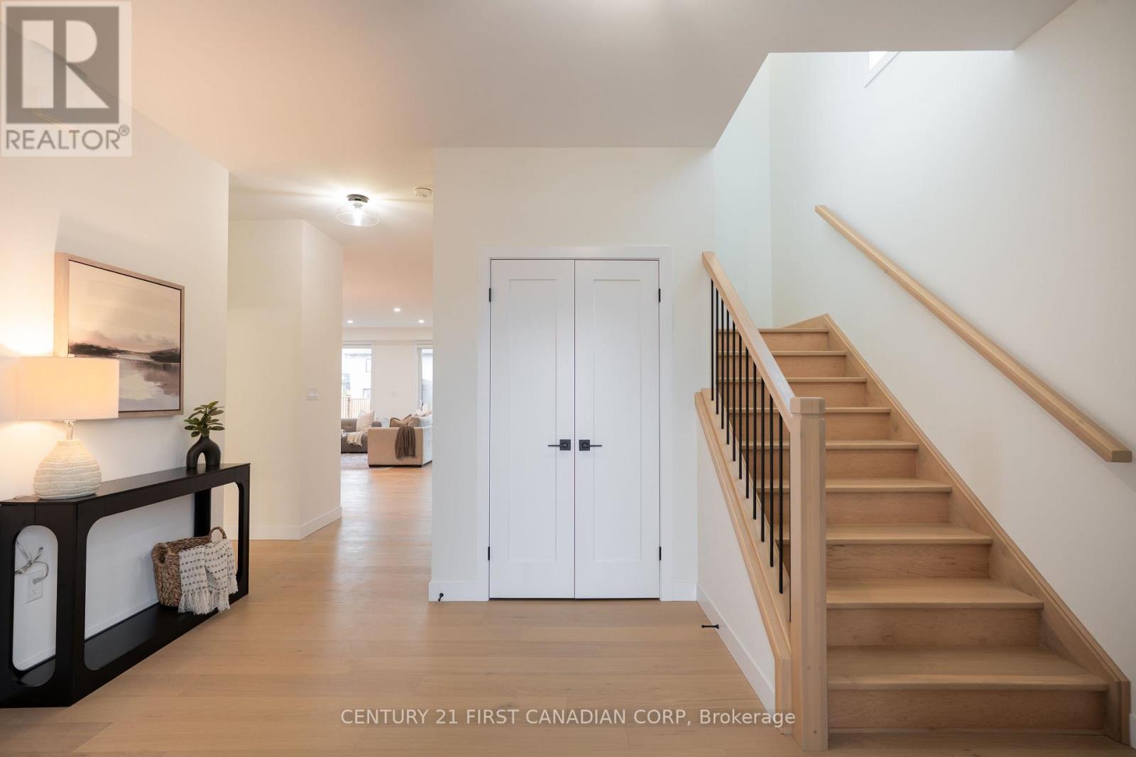 1378 Shields Place Property Photo 4