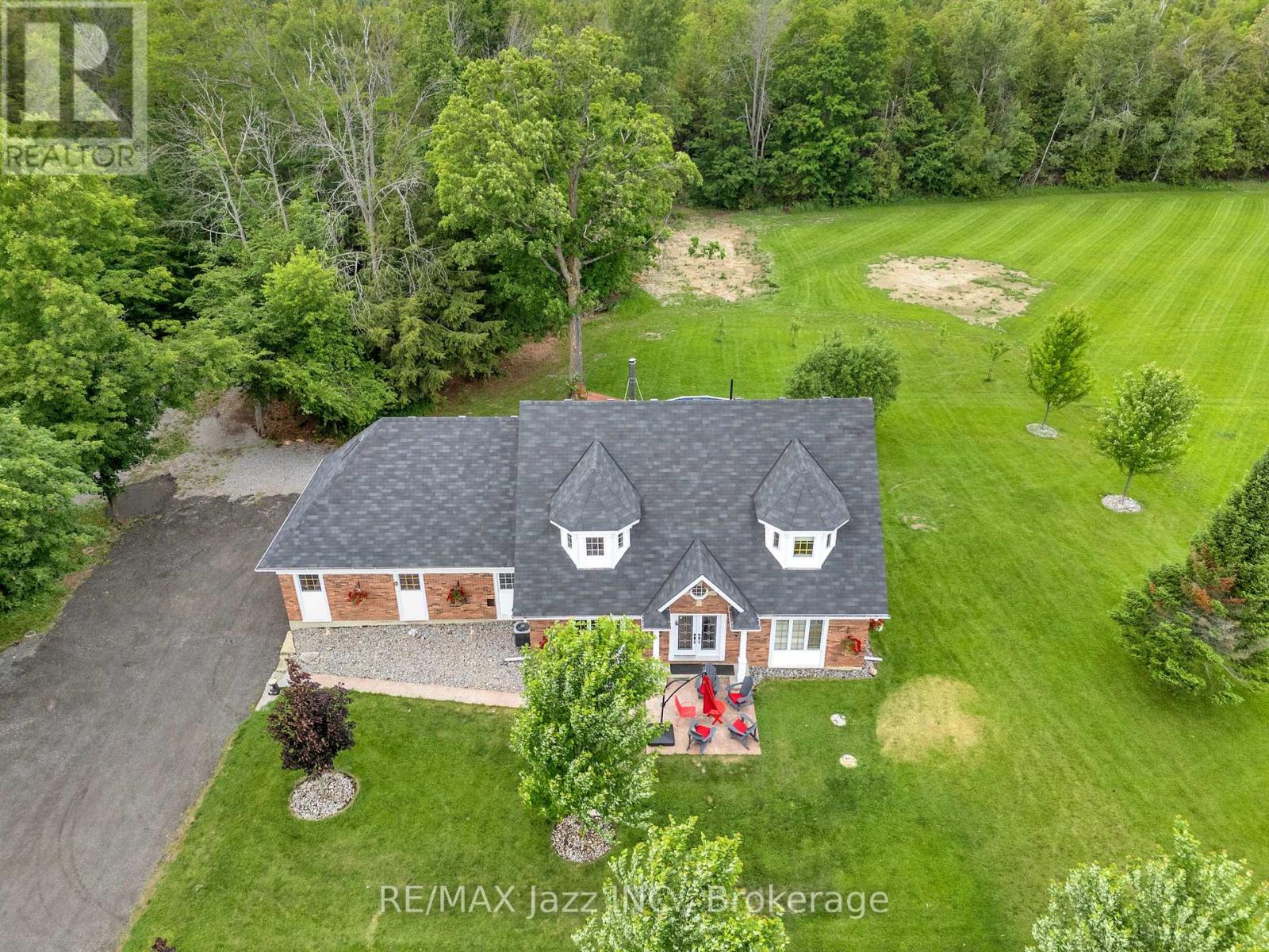 1674 Hooton Drive Property Photo 3