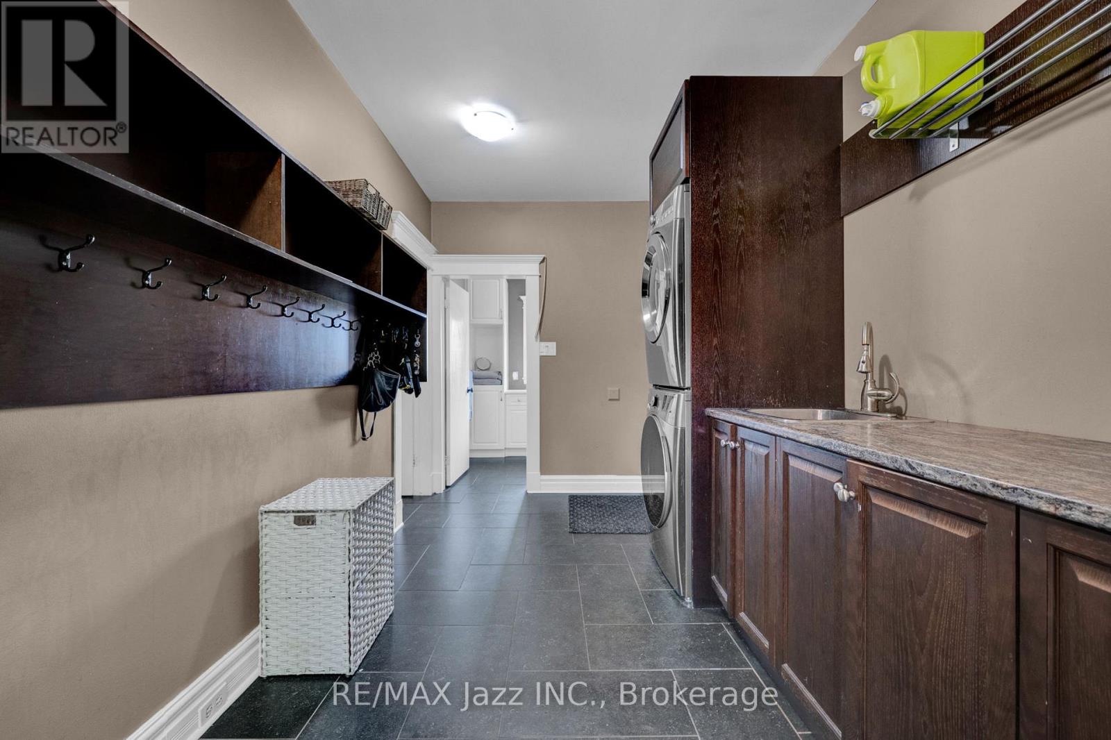 1674 Hooton Drive Property Photo 12