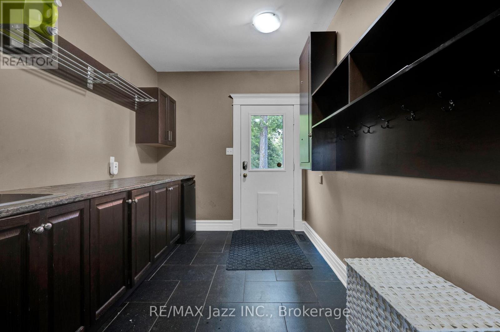 1674 Hooton Drive Property Photo 13