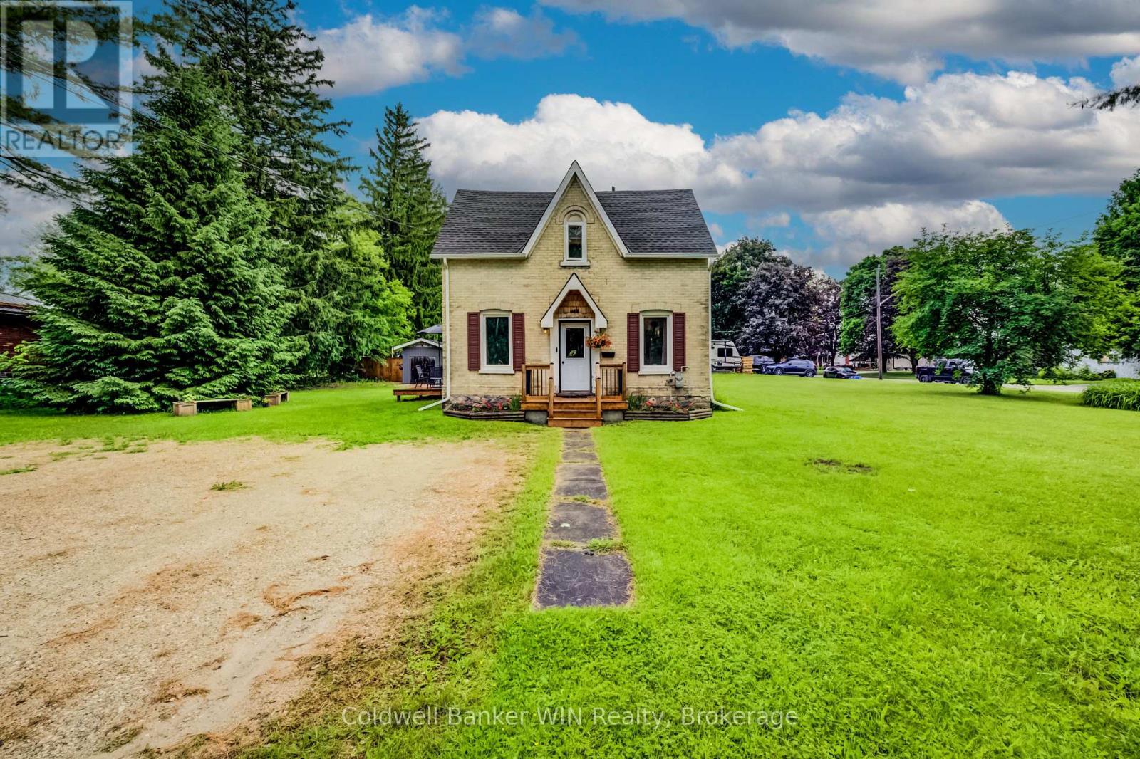 455 Durham Street W Property Photo 1