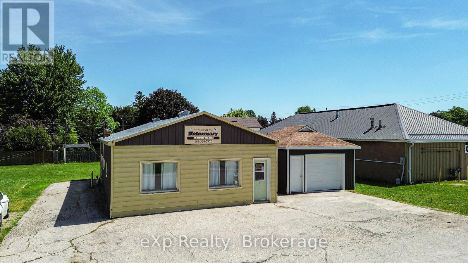 10 Queen Street N Property Photo 2