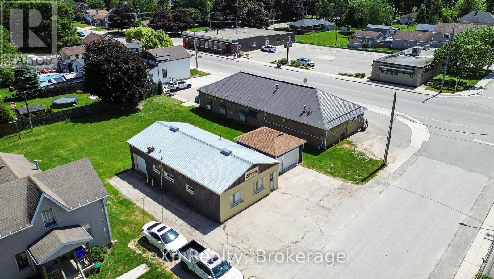 10 Queen Street N Property Photo 3