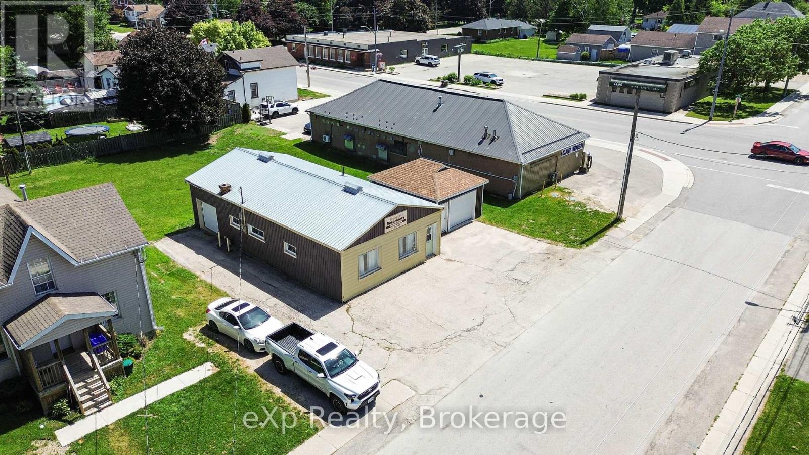 10 Queen Street N Property Photo 4