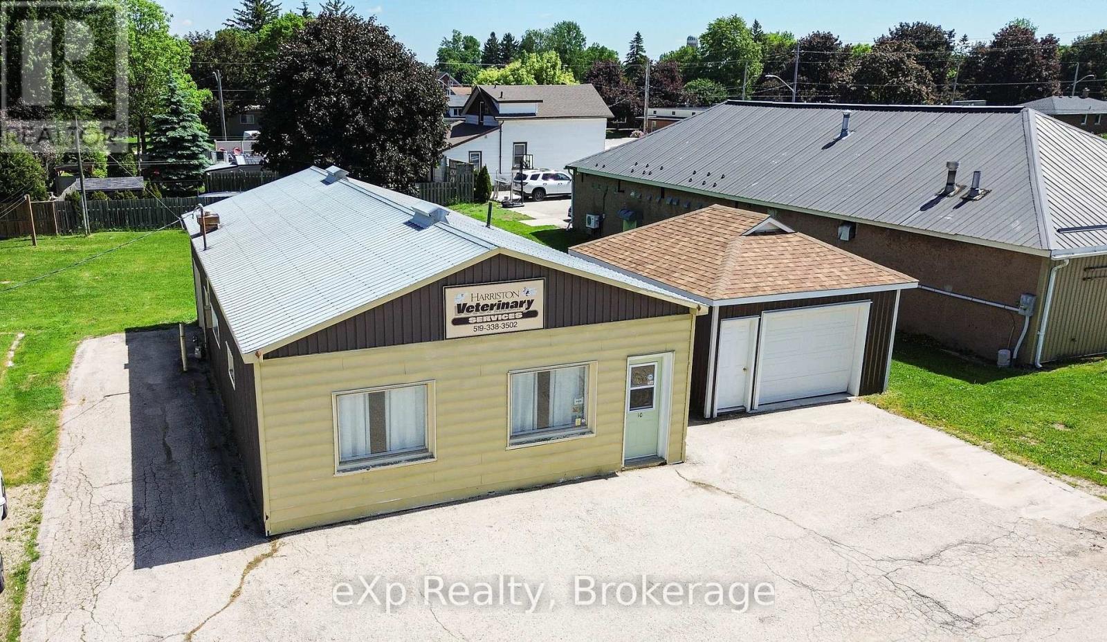10 Queen Street N Property Photo 6