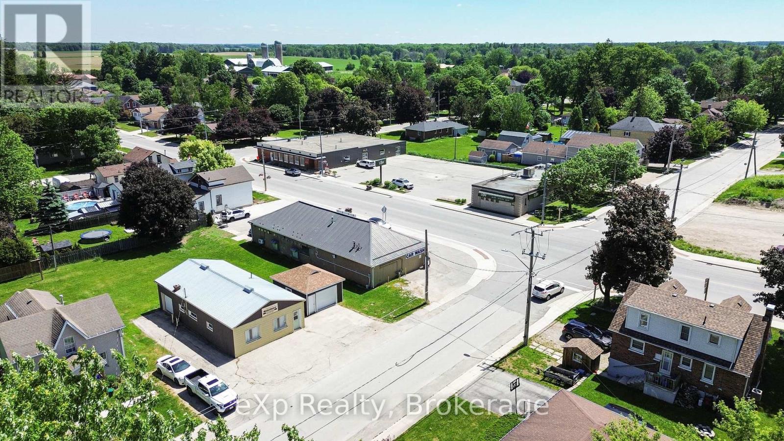 10 Queen Street N Property Photo 8