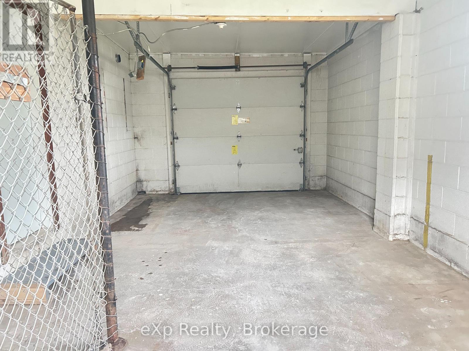 10 Queen Street N Property Photo 26