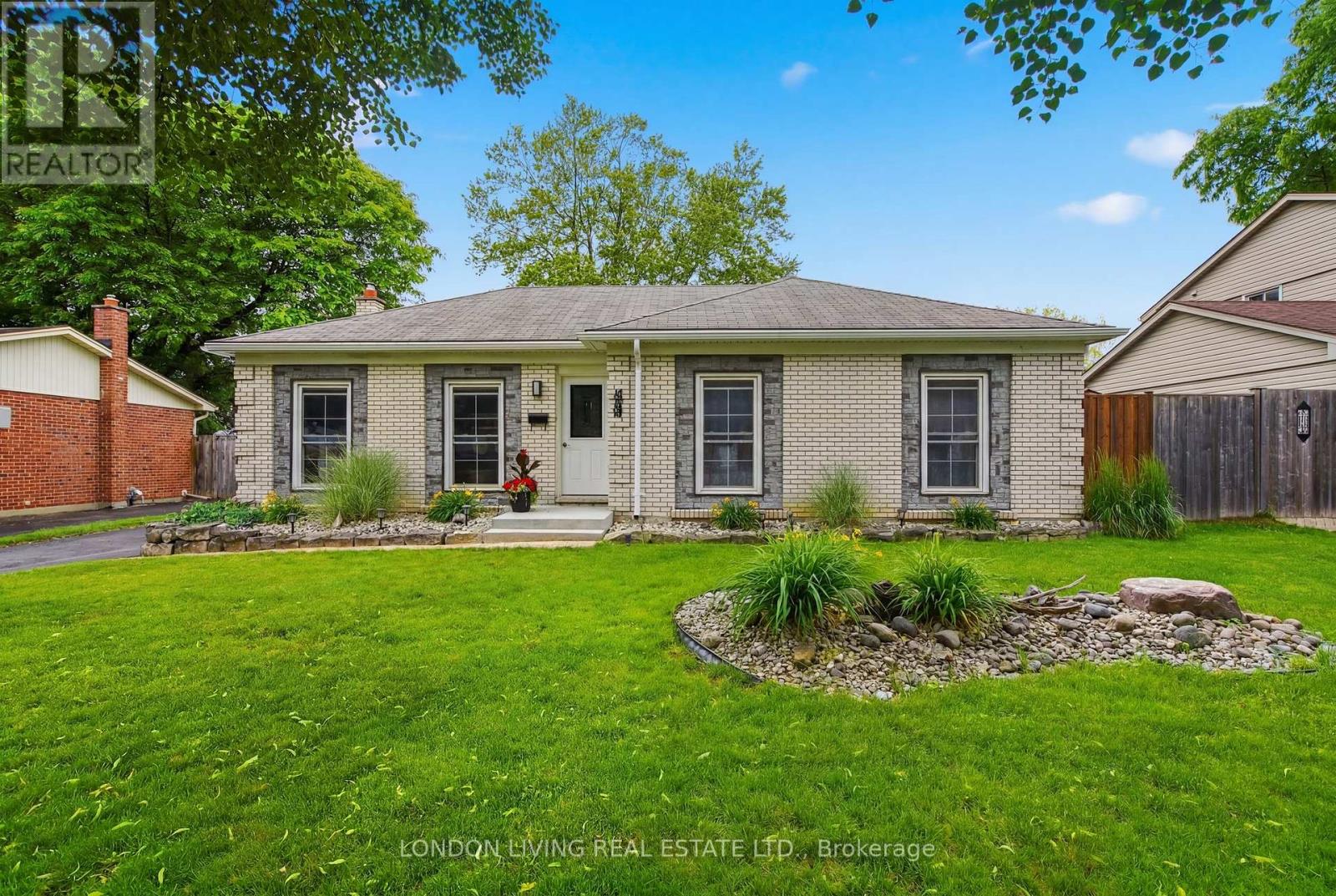 1400 STONEYBROOK CRESCENT