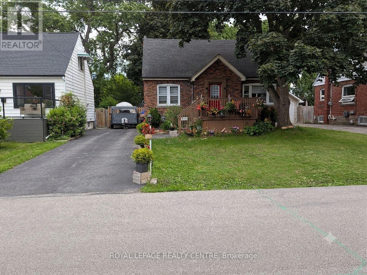 114 FIRST STREET N Property Photo 1