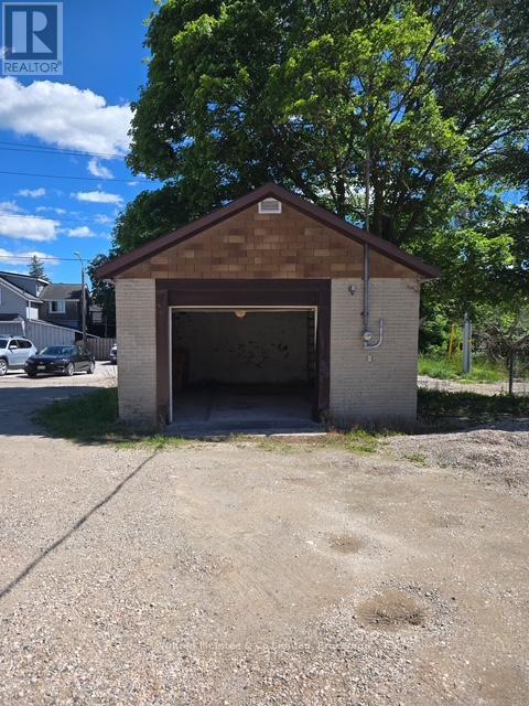 325 (garage) 10th Street Property Photo 5
