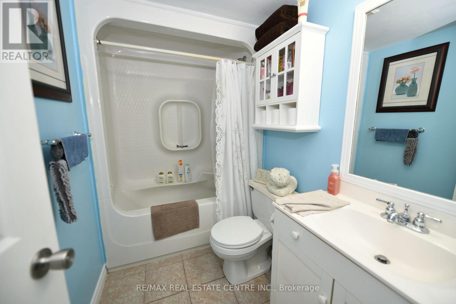 206 - 266 Overlea Drive Property Photo 7