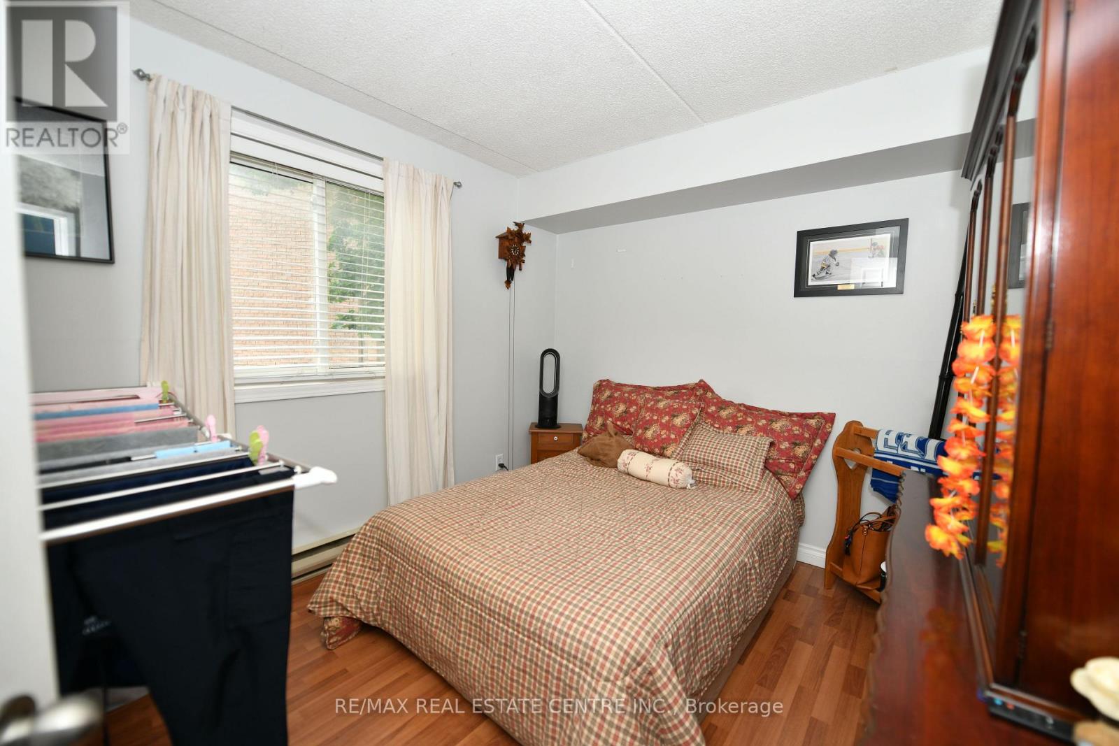206 - 266 Overlea Drive Property Photo 8