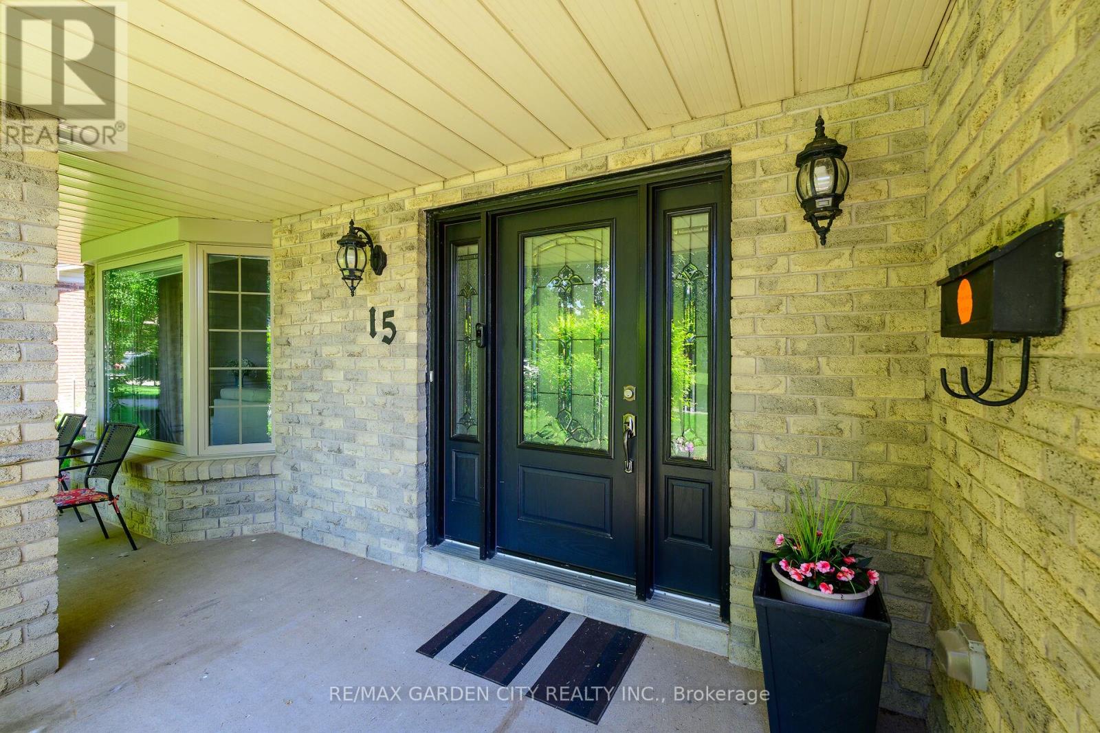 15 Cheval Drive Property Photo 6