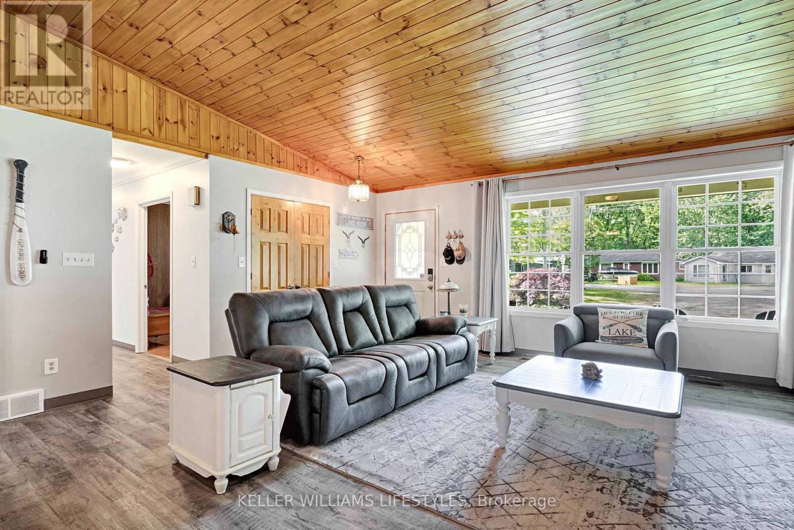 6238 London Road Property Photo 10