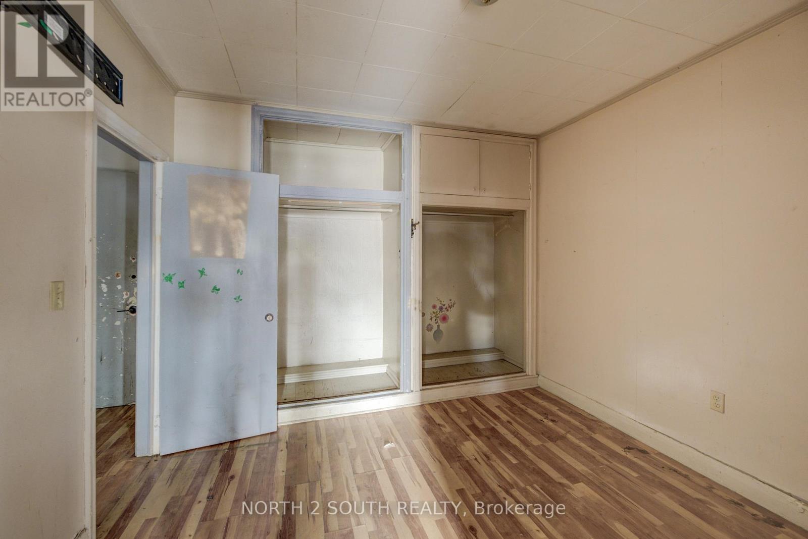 36 Norfolk Street S Property Photo 20