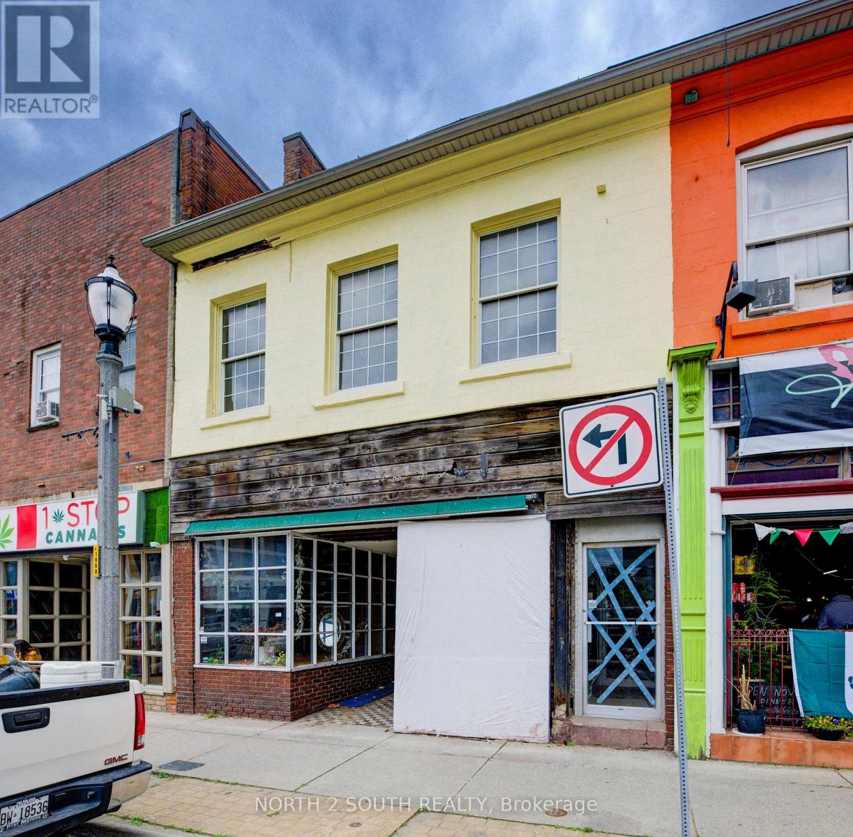 36 NORFOLK STREET S Property Photo 1
