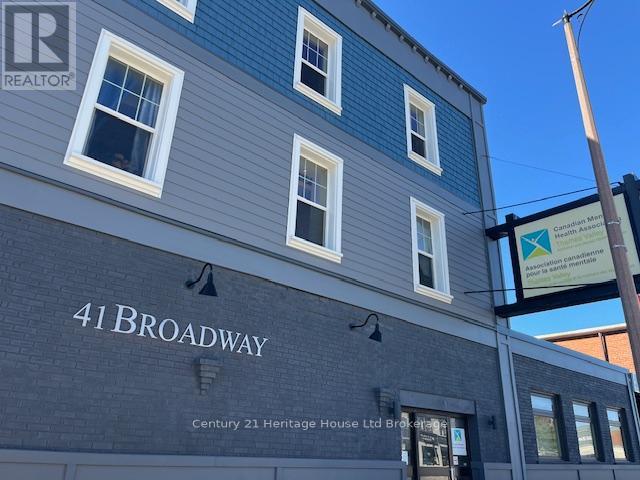 41 Broadway Street Property Photo 1