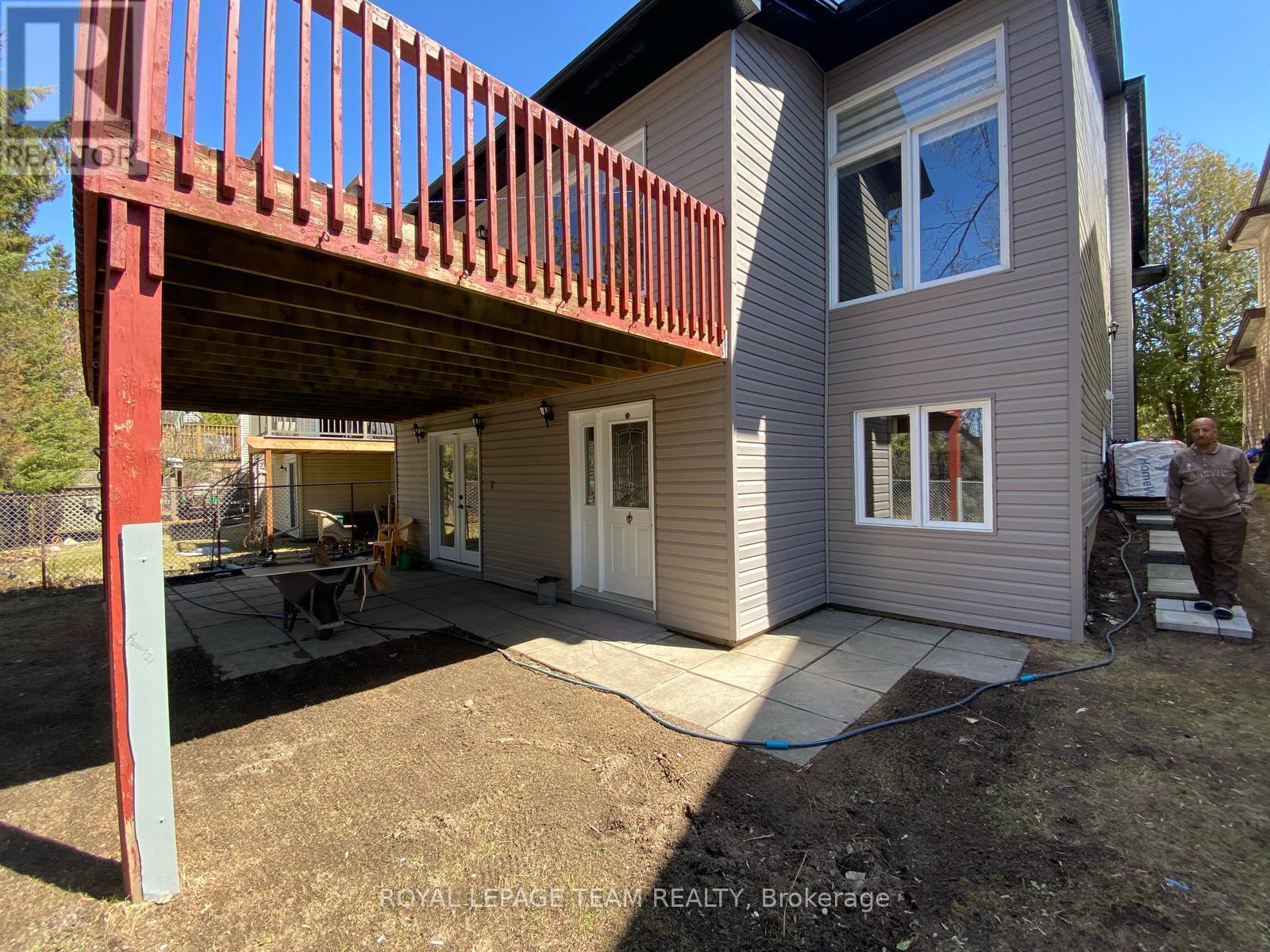 B - 32 Hackett Street Property Photo 4