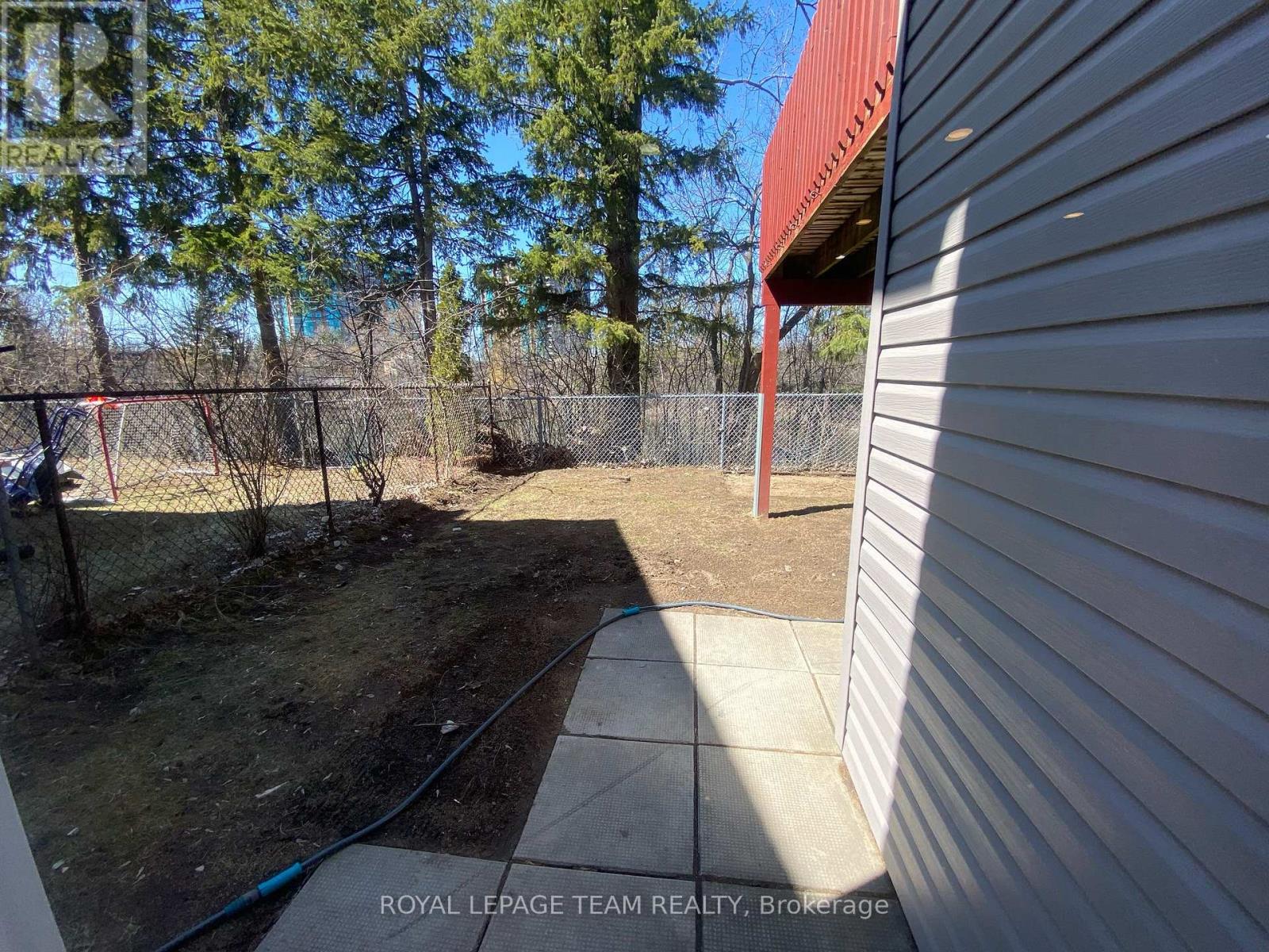 B - 32 Hackett Street Property Photo 6