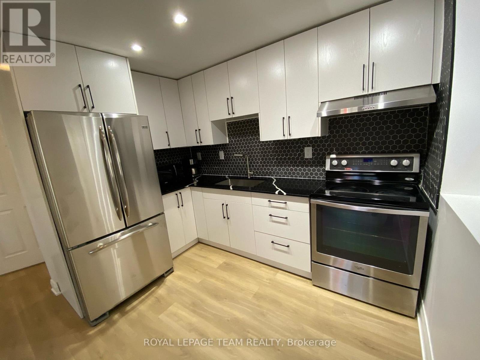 B - 32 Hackett Street Property Photo 8