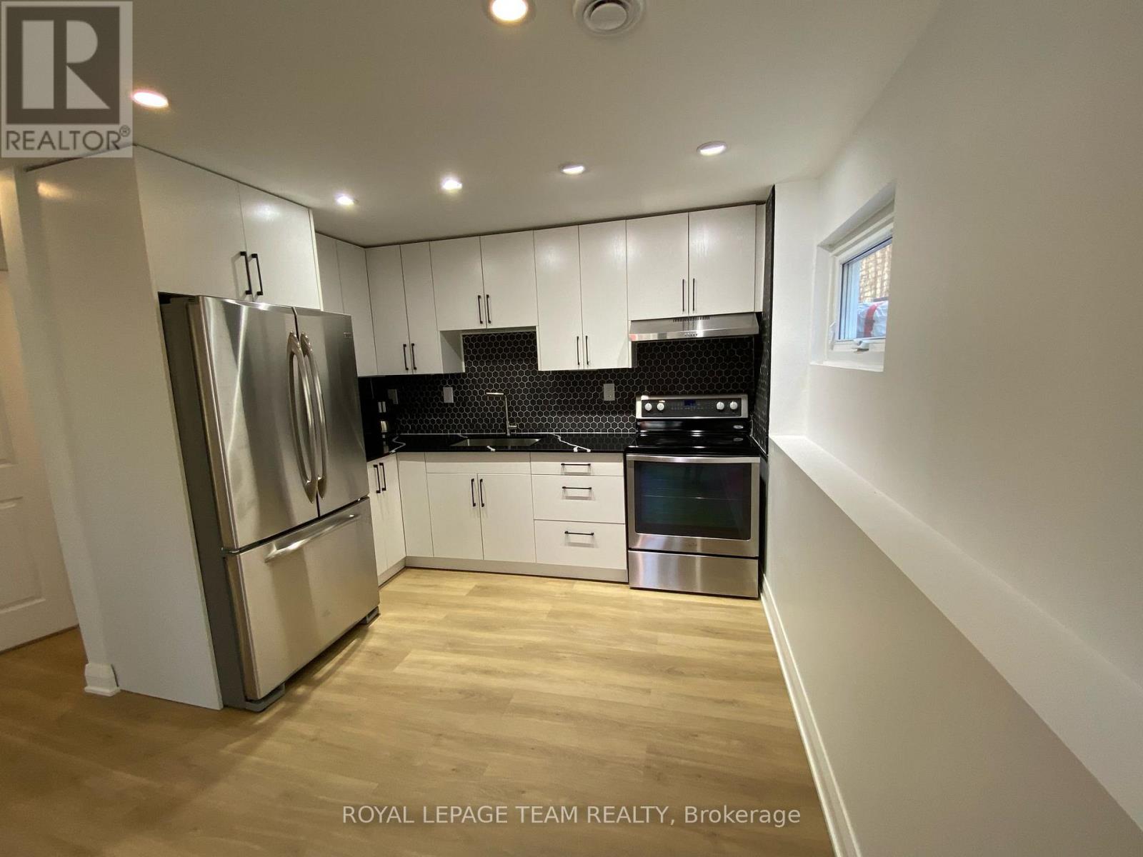 B - 32 Hackett Street Property Photo 9