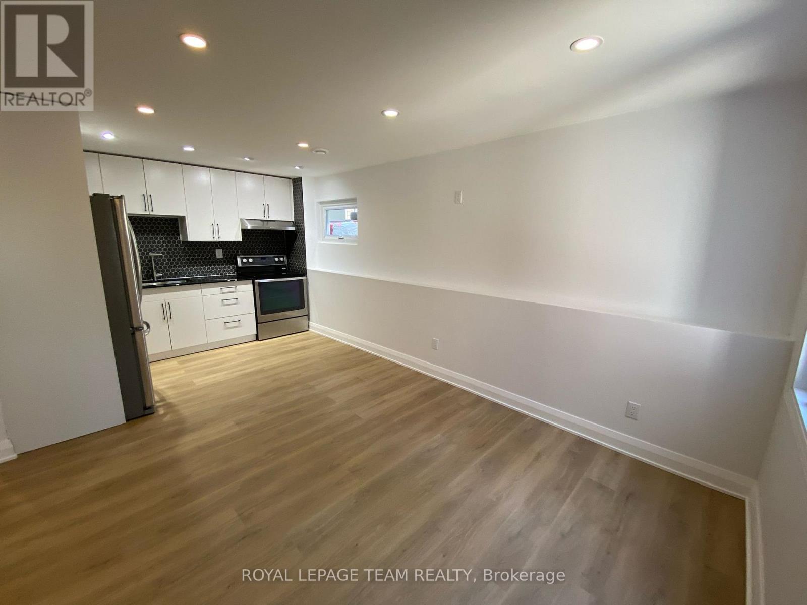 B - 32 Hackett Street Property Photo 10