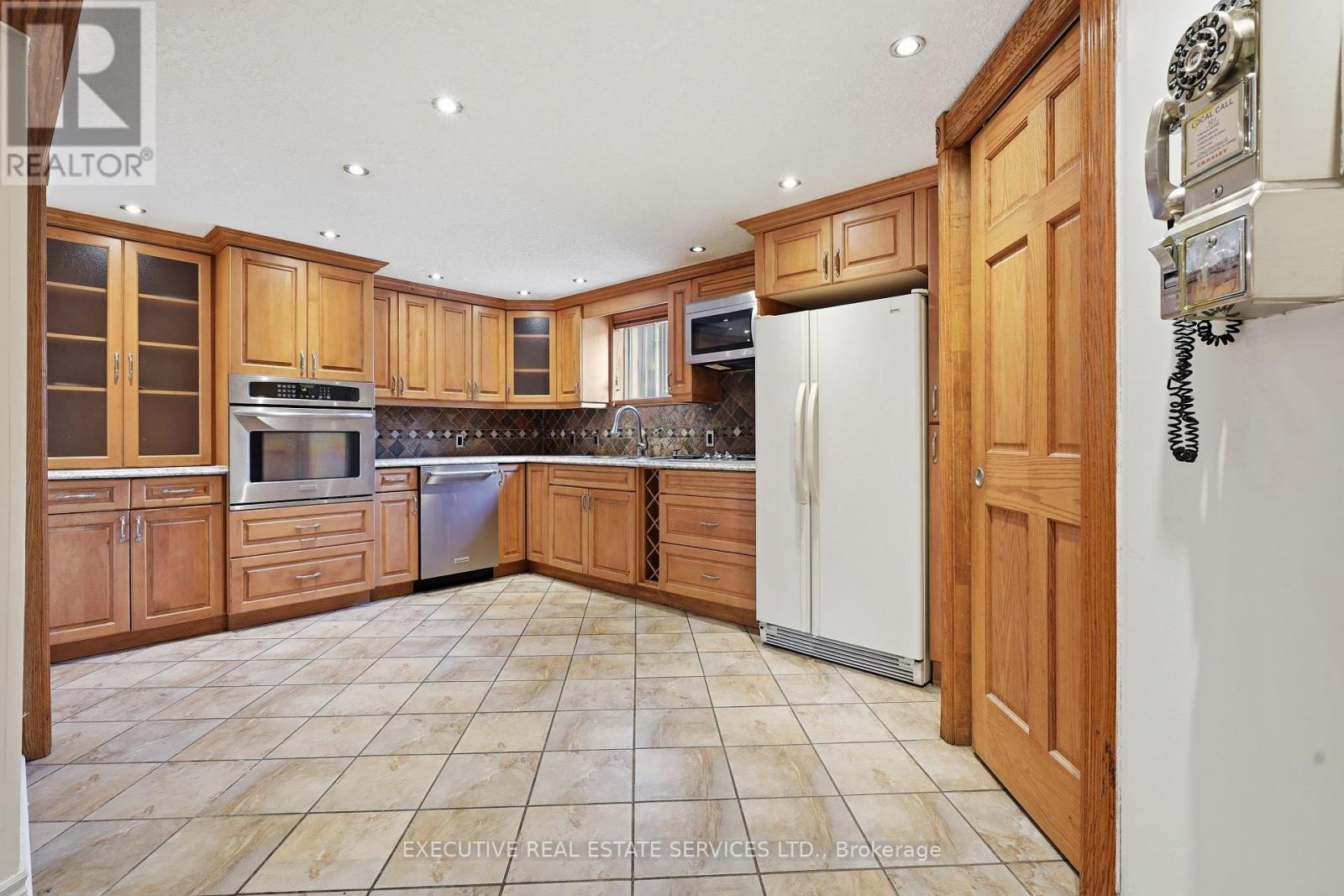 207 Christopher Drive Property Photo 15