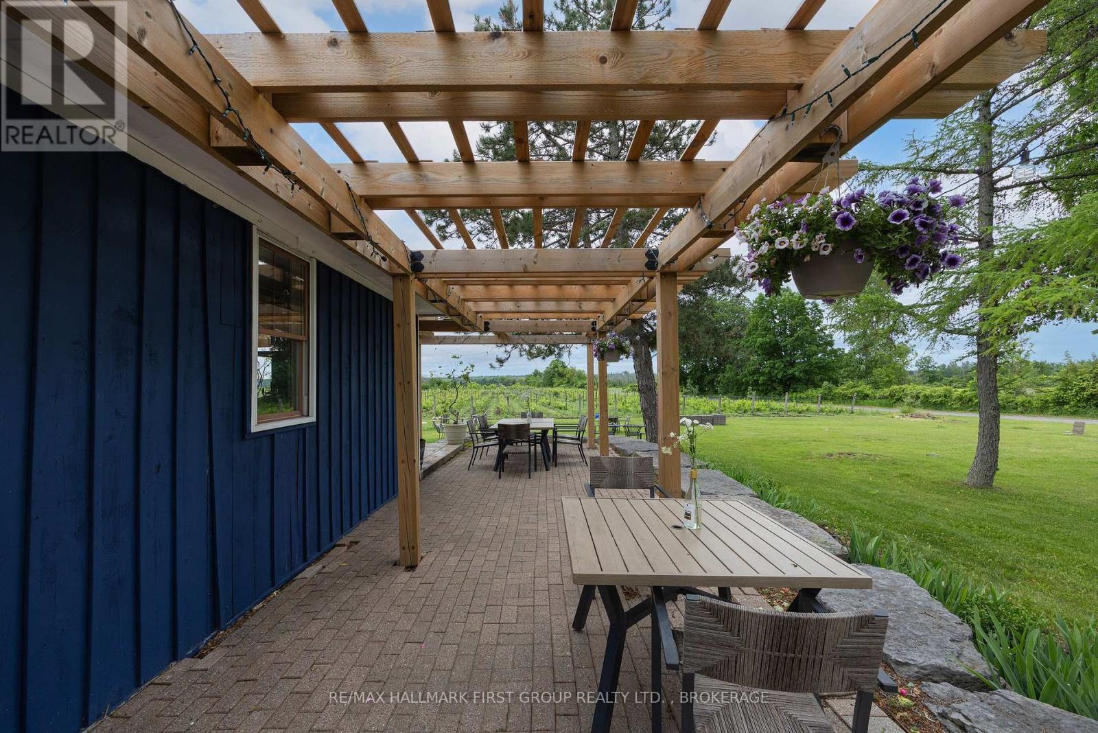 9656 Loyalist Parkway Property Photo 11