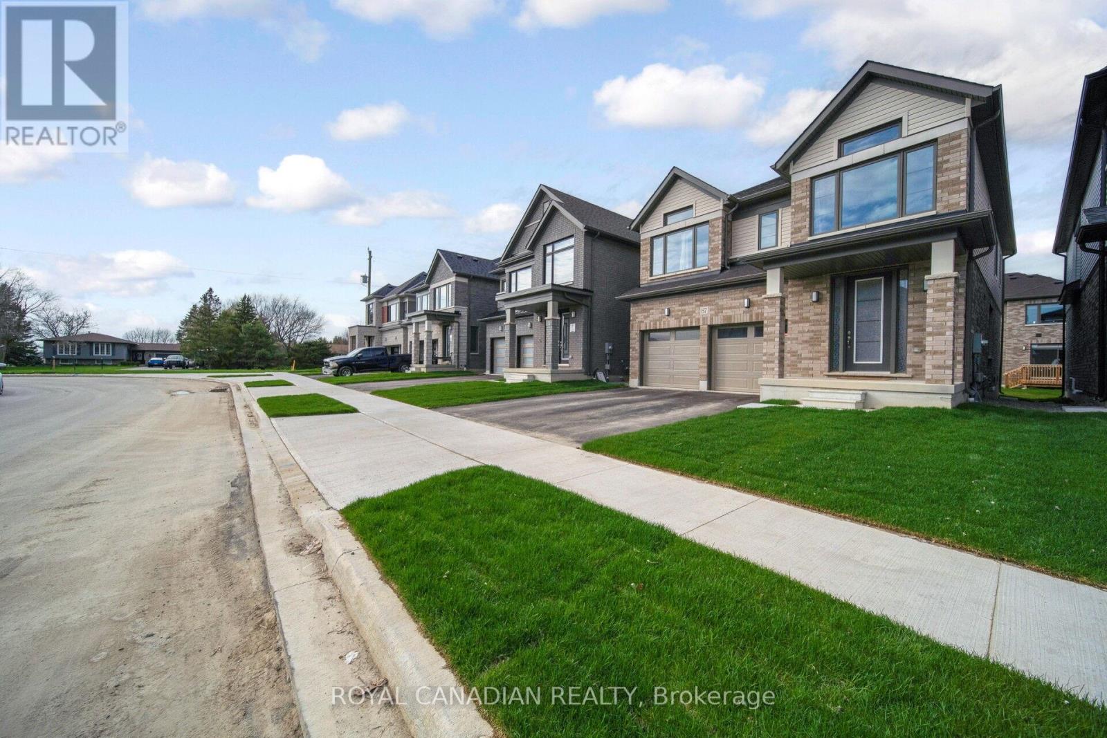 87 Soules Square Property Photo 3