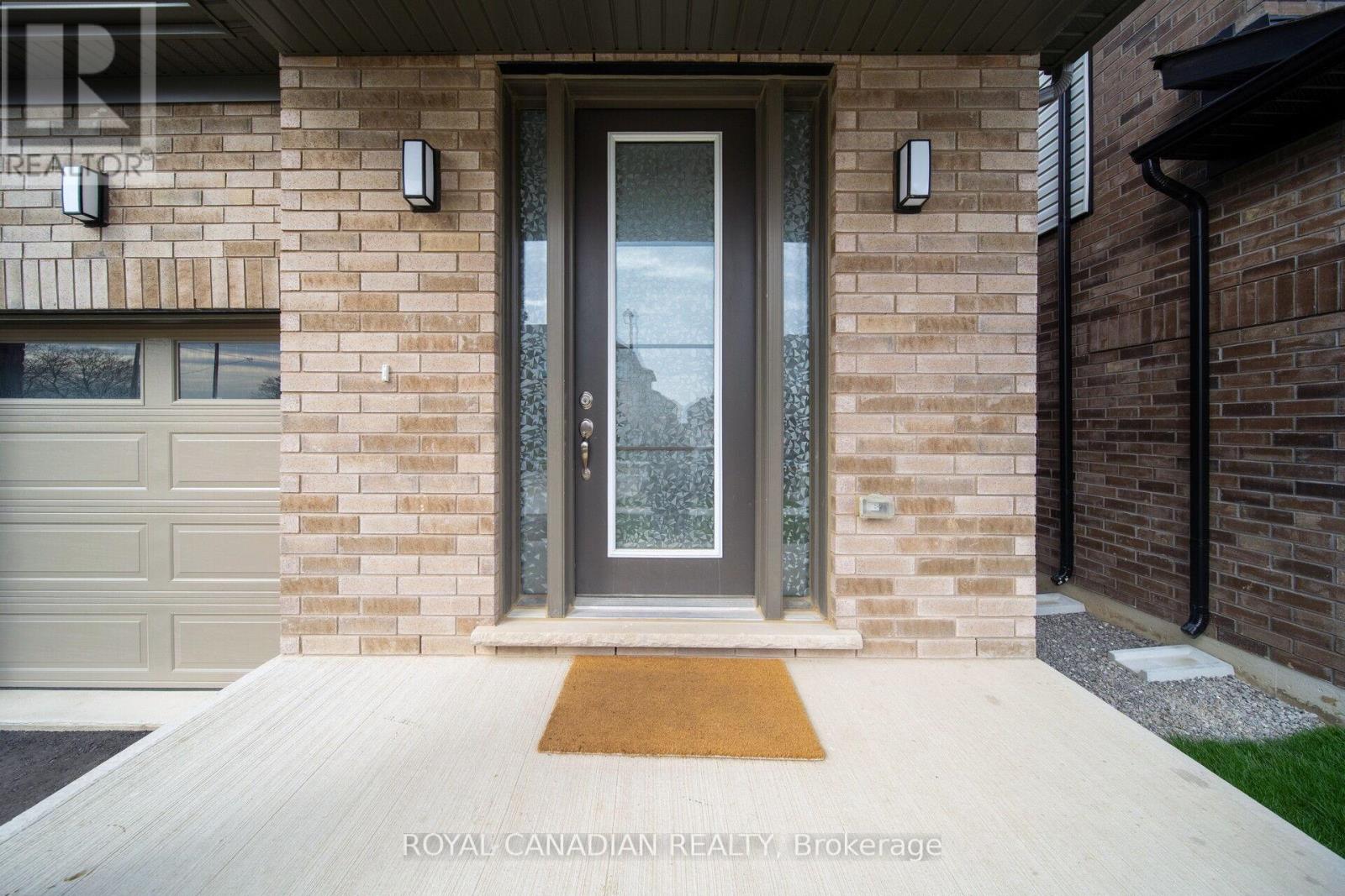 87 Soules Square Property Photo 4
