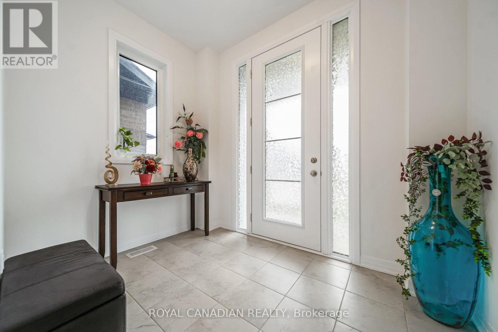 87 Soules Square Property Photo 5