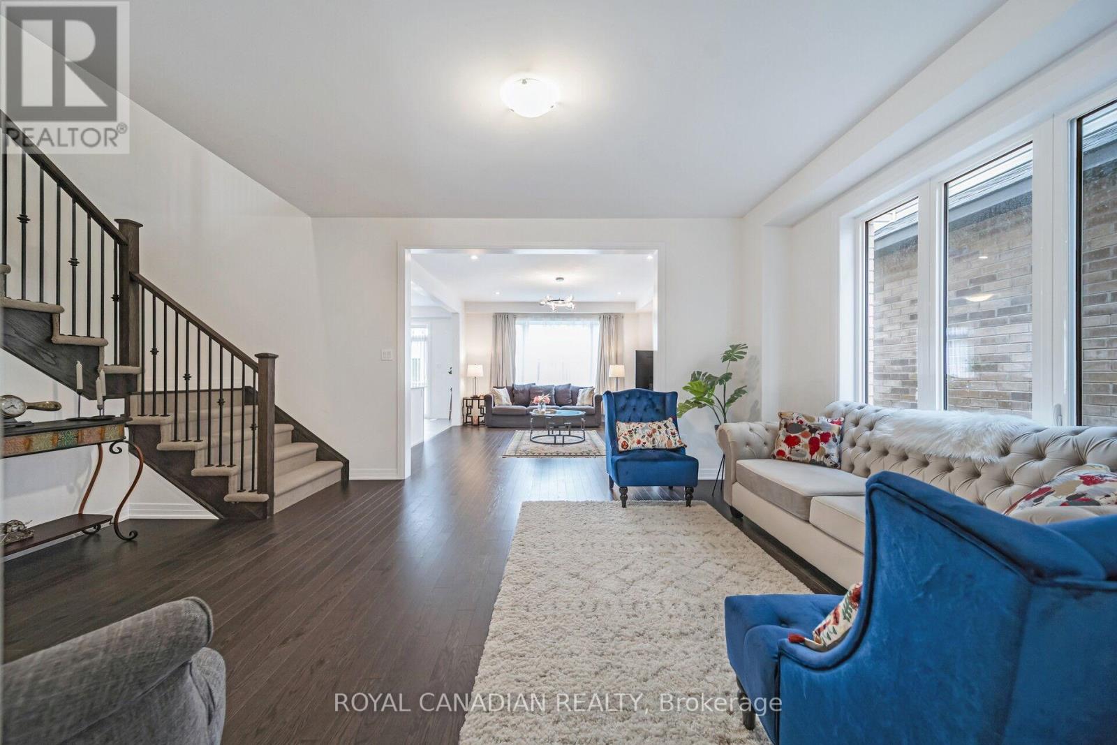 87 Soules Square Property Photo 7