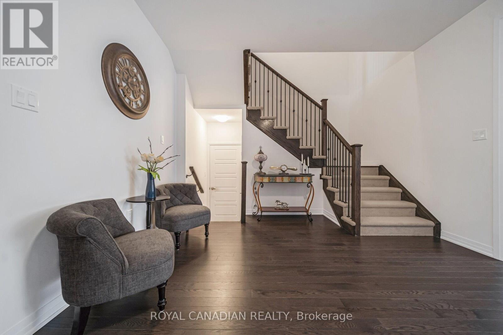 87 Soules Square Property Photo 8