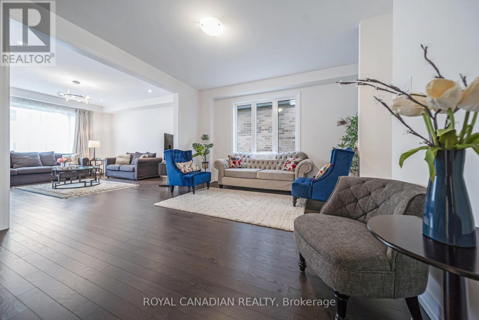 87 Soules Square Property Photo 9