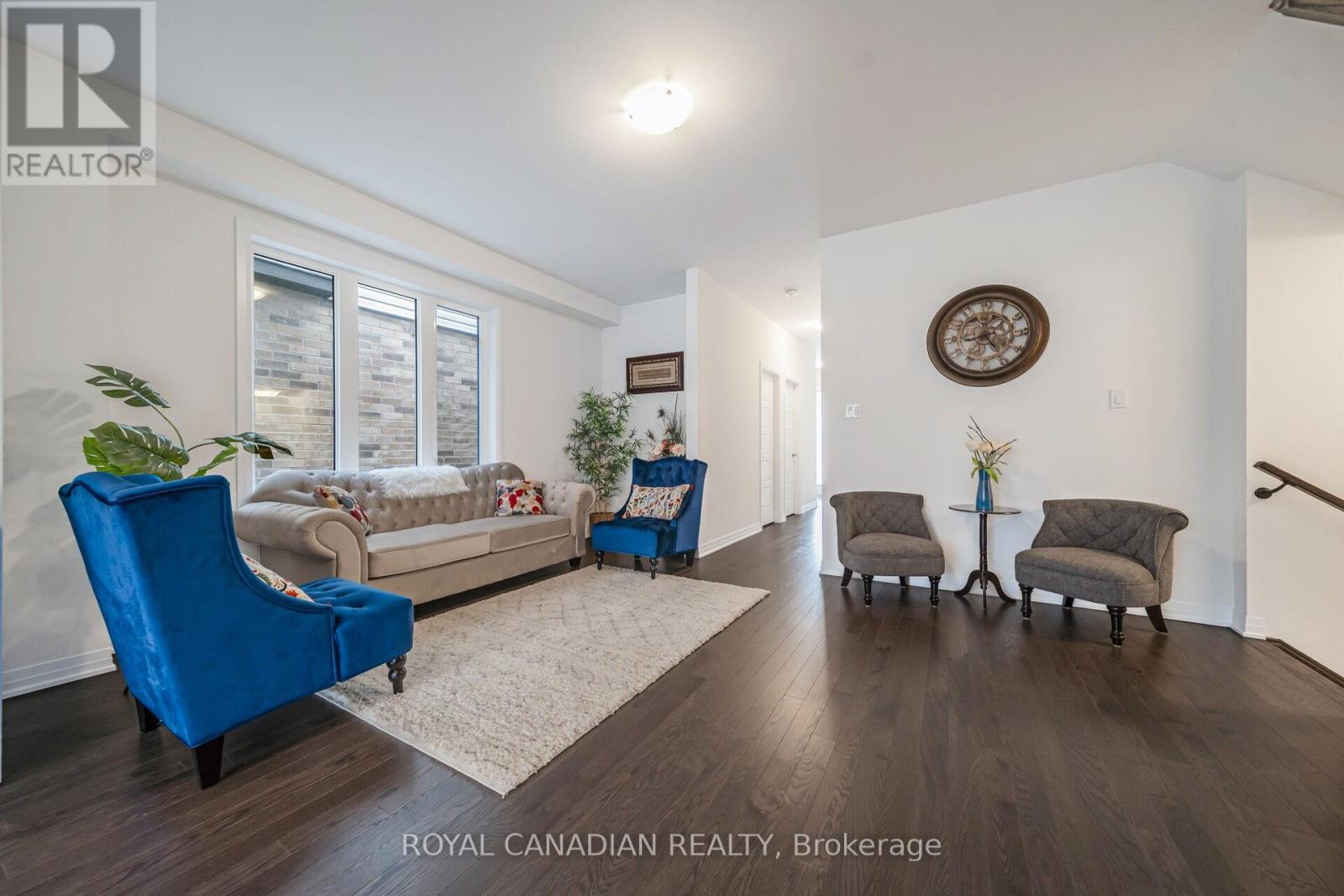 87 Soules Square Property Photo 10