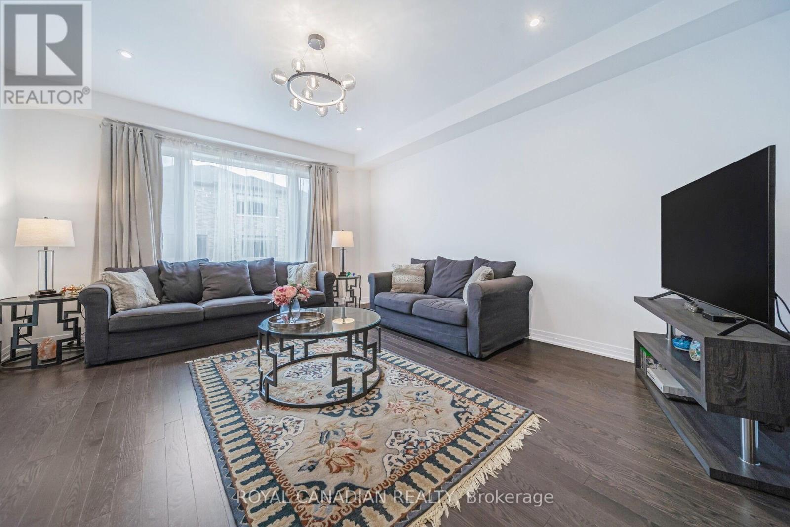 87 Soules Square Property Photo 13