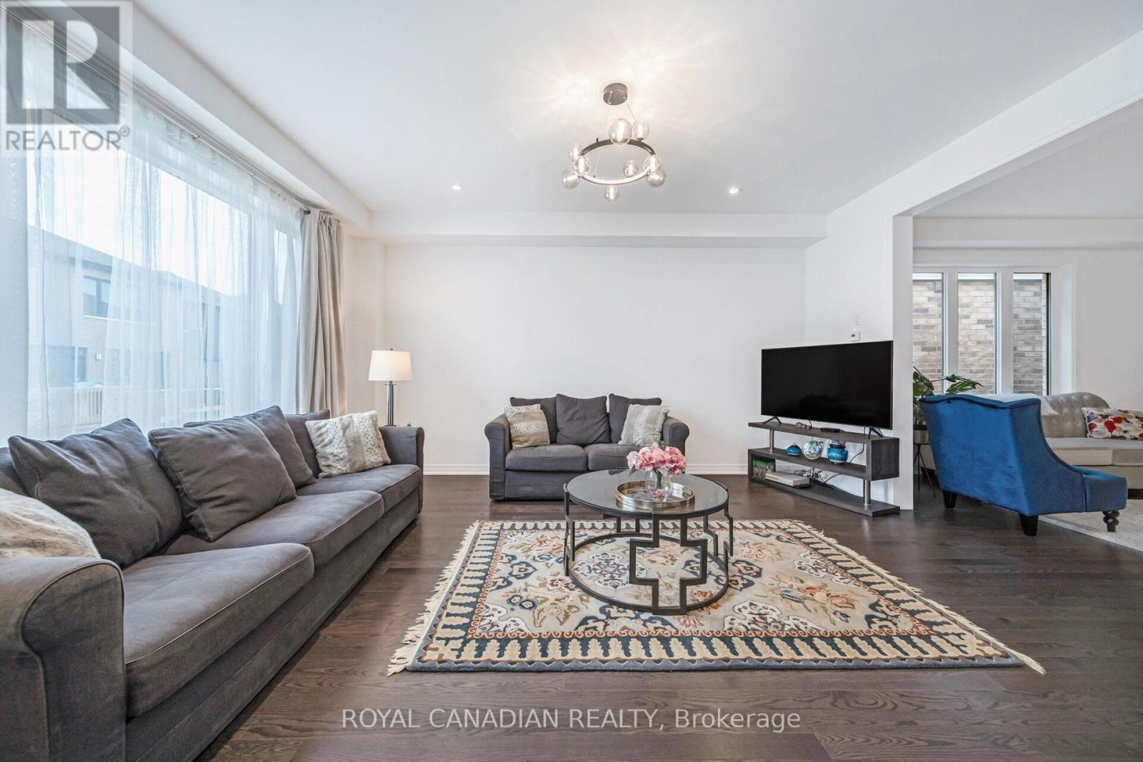 87 Soules Square Property Photo 14