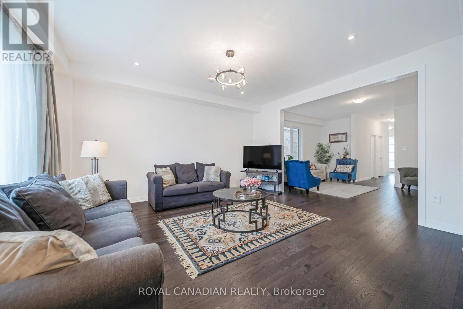 87 Soules Square Property Photo 15